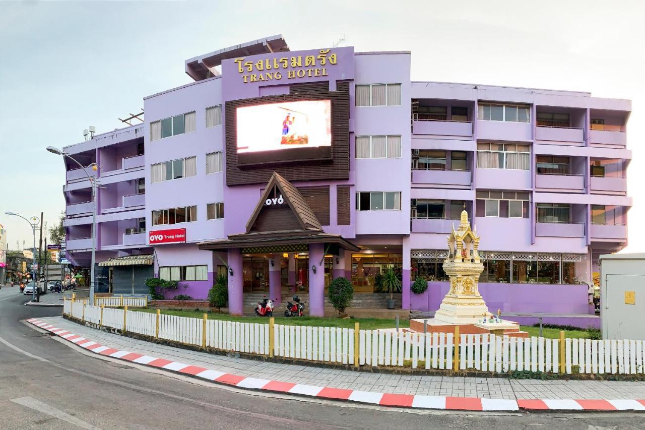 Oyo 565 Trang Hotel Exteriör bild