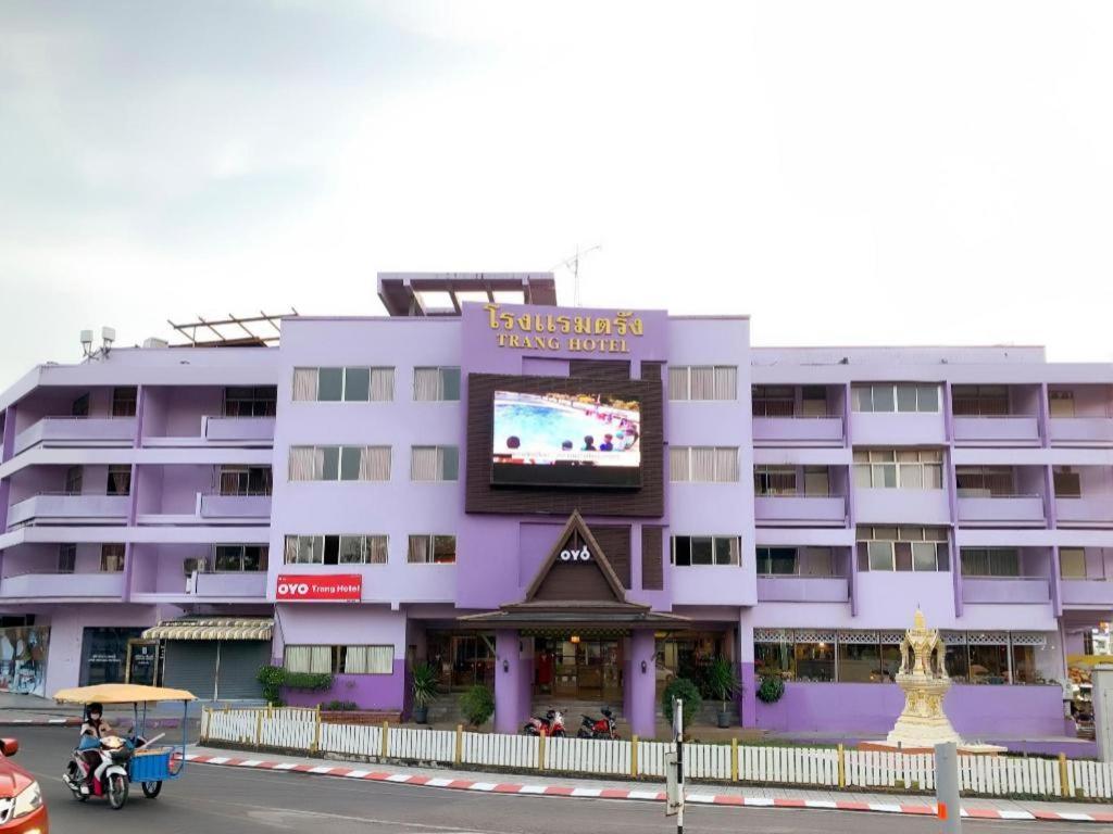 Oyo 565 Trang Hotel Exteriör bild