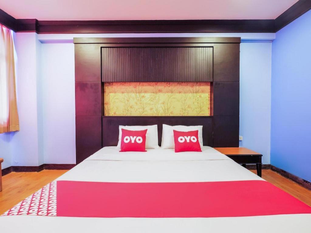 Oyo 565 Trang Hotel Exteriör bild