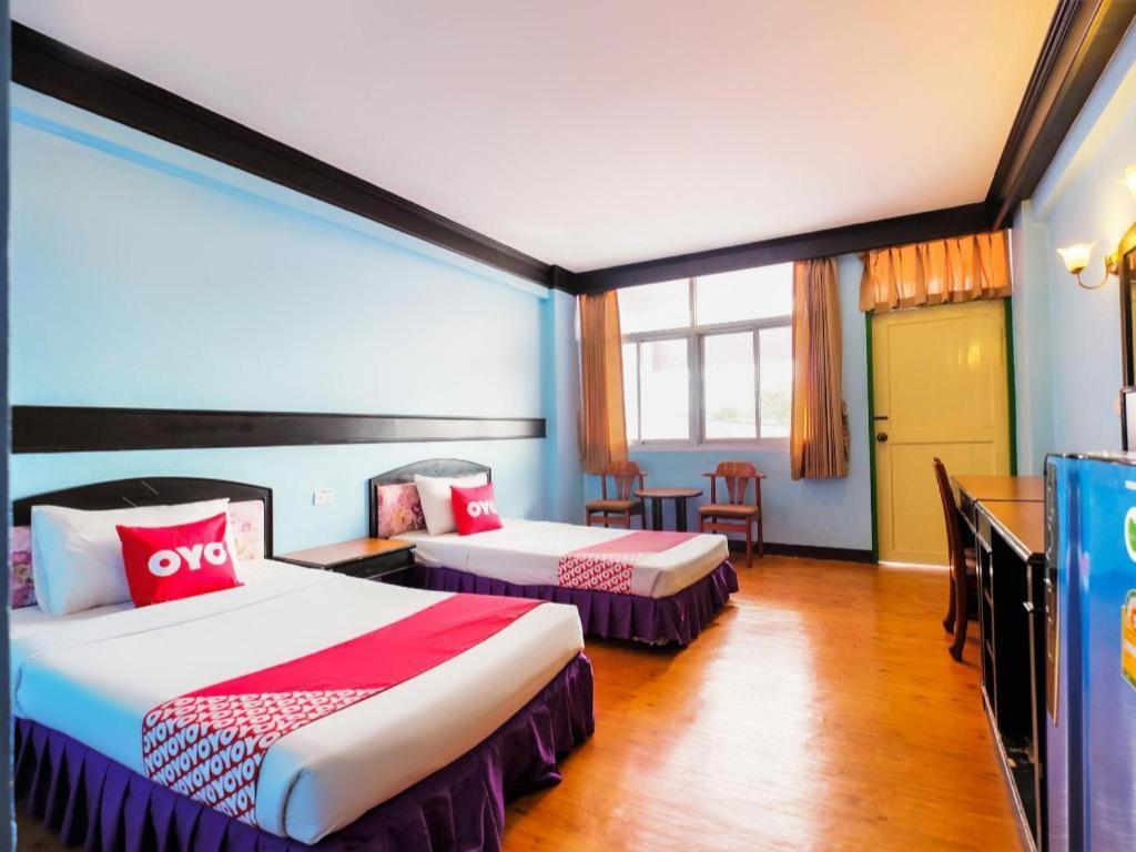 Oyo 565 Trang Hotel Exteriör bild