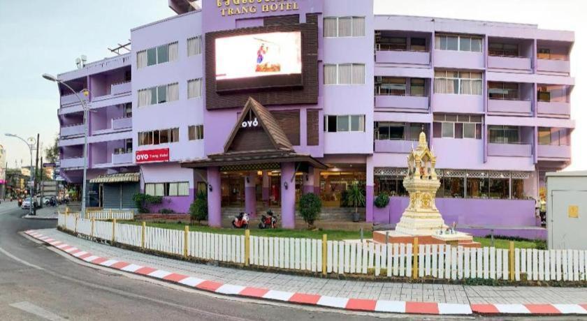 Oyo 565 Trang Hotel Exteriör bild