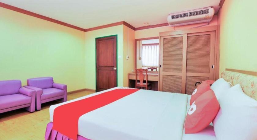 Oyo 565 Trang Hotel Exteriör bild
